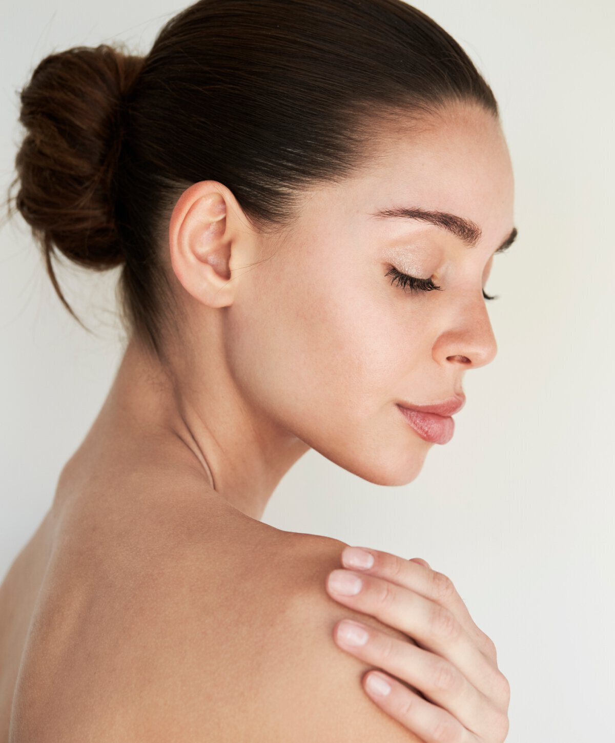 New Jersey liquid facelift model with brown hair