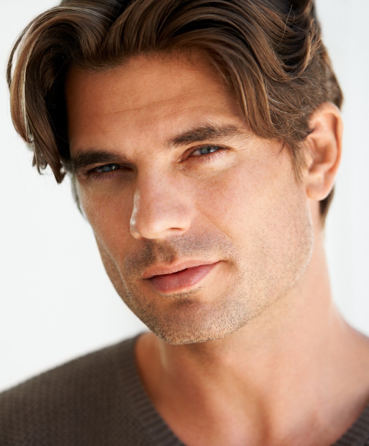 New Jersey Male plastic surgery model with brown hair