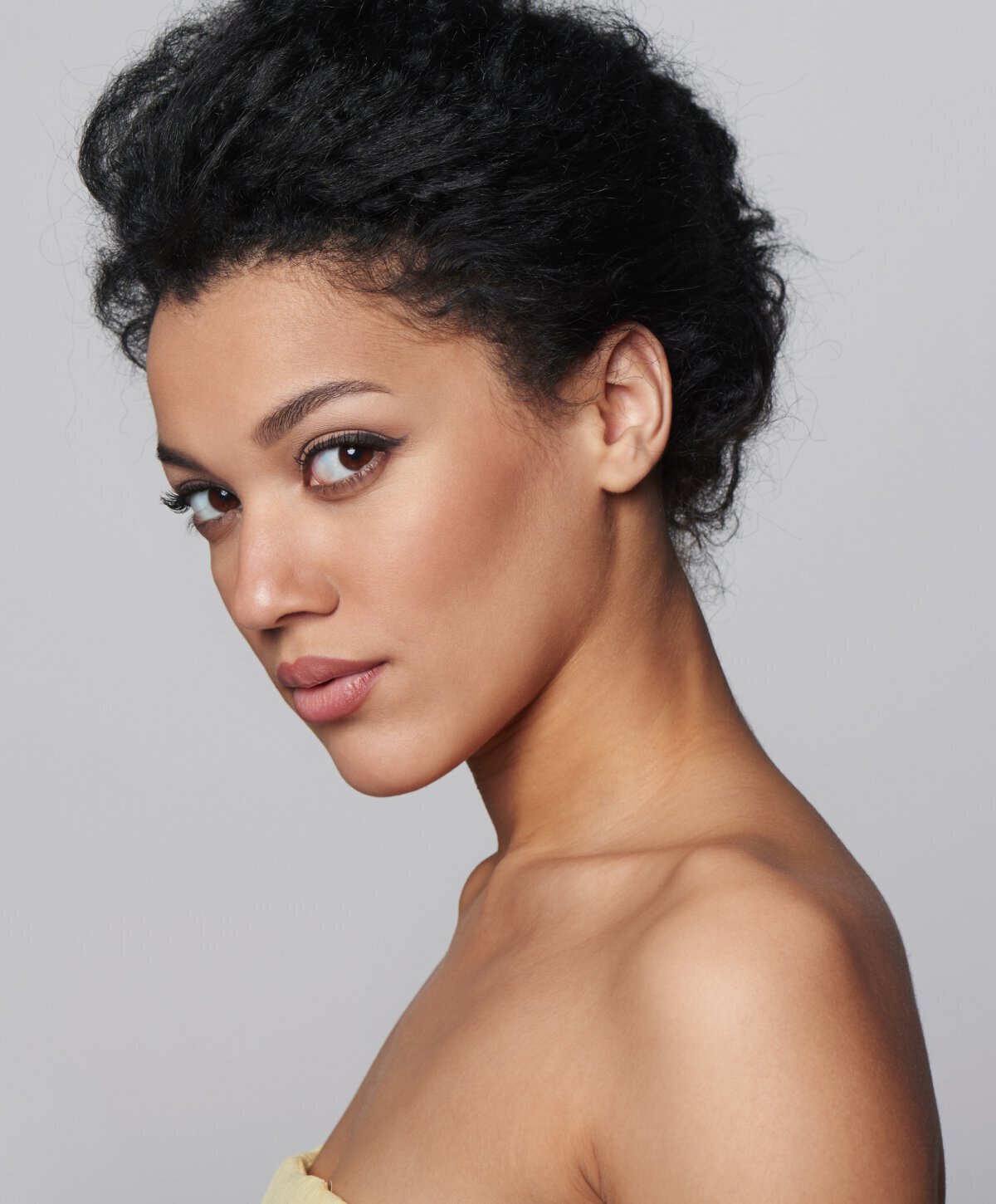 New Jersey Hand Rejuvenation model with dark hair